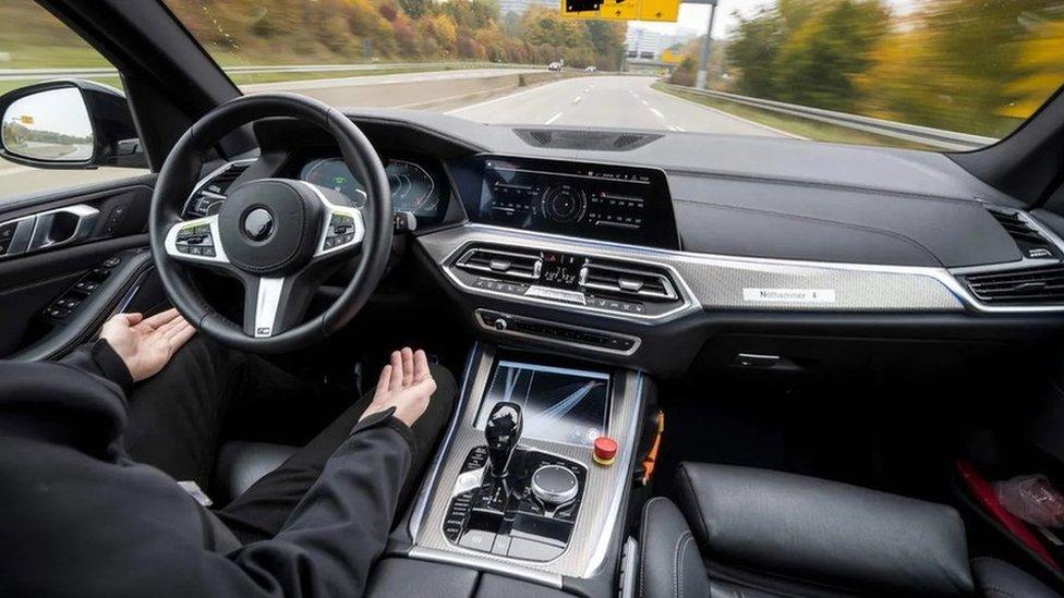 Véhicules autonomes : comment les voitures sans conducteur vont changer notre monde Véhicules autonomes : comment les voitures sans conducteur vont changer notre monde