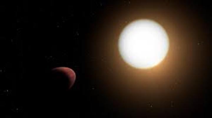 Dans un système planétaire lointain, il existe une exoplanète à la forme d’un ballon de rugby