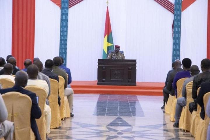 Burkina Faso : Paul-Henri Sandaogo Damiba poursuit ses concertations en recevant les directeurs généraux Burkina Faso : Paul-Henri Sandaogo Damiba poursuit ses concertations en recevant les directeurs généraux