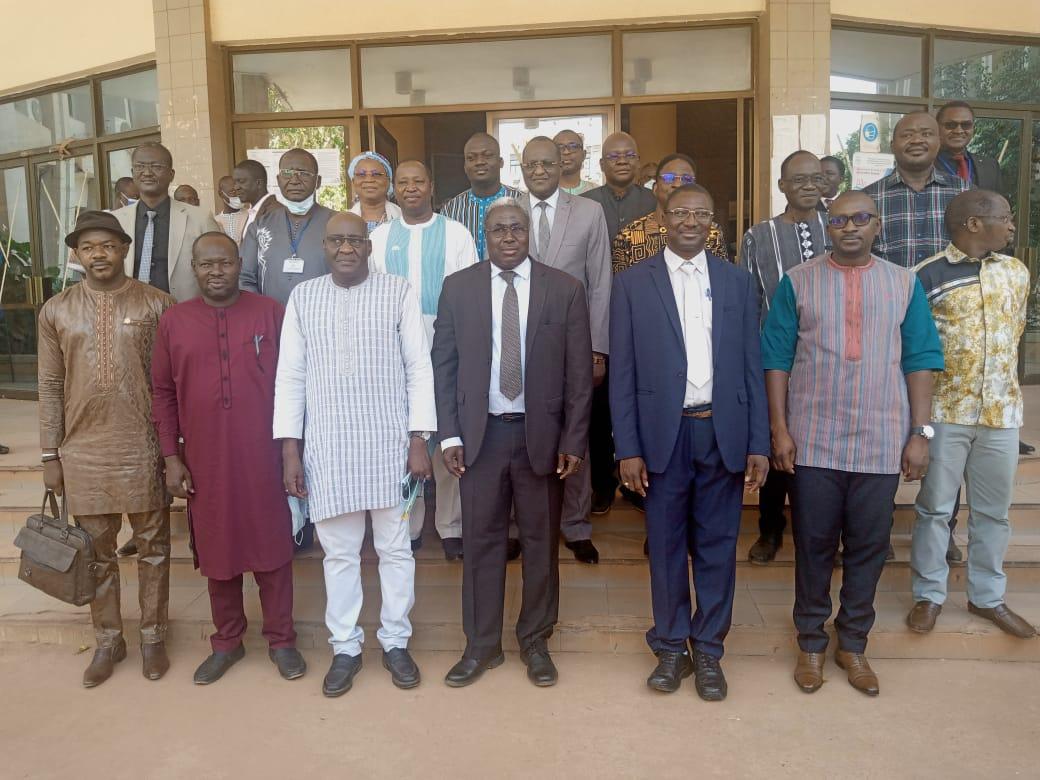 Burkina/ Ministère de l’Enseignement supérieur, de la recherche et de l’innovation : Le Pr Frédéric Ouattara invite ses collaborateurs à plus d’ouverture Burkina/ Ministère de l’Enseignement supérieur, de la recherche et de l’innovation : Le Pr Frédéric Ouattara invite ses collaborateurs à plus d’ouverture