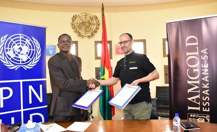 Région du Sahel : Le PNUD et IAMGOLD ESSAKANE s'associent pour promouvoir la gouvernance locale Région du Sahel : Le PNUD et IAMGOLD ESSAKANE s'associent pour promouvoir la gouvernance locale