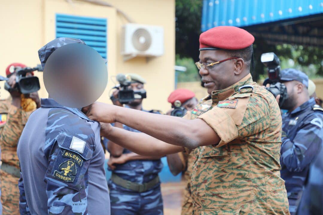 Lutte contre le terrorisme : Quinze gendarmes de l'USIGN décorés de la Croix du combattant Lutte contre le terrorisme : Quinze gendarmes de l'USIGN décorés de la Croix du combattant