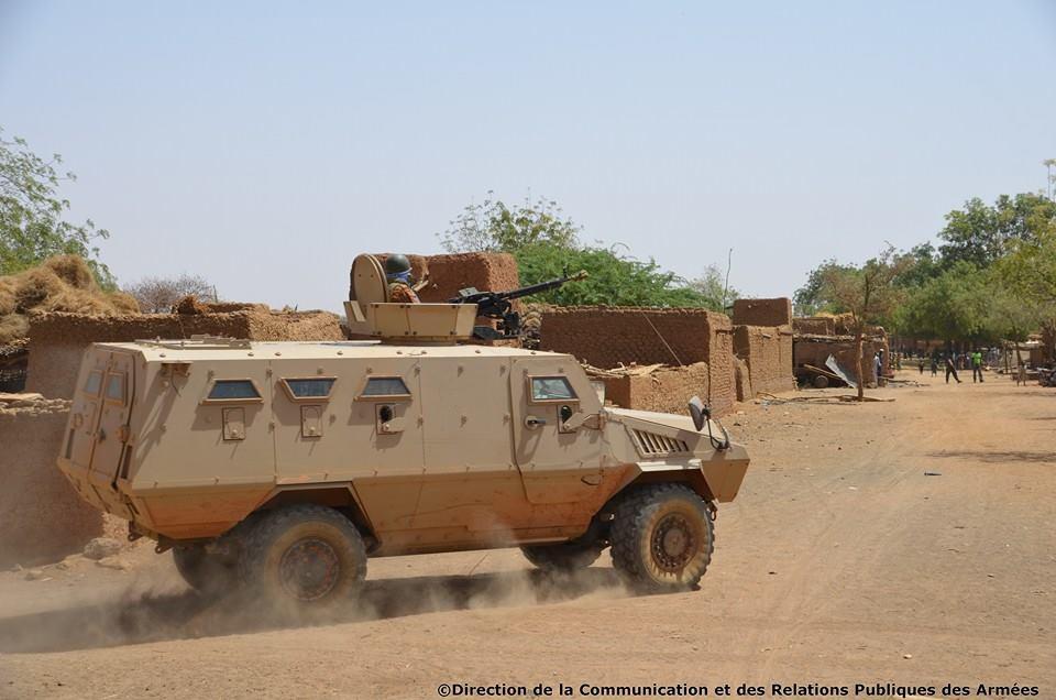 Burkina Faso : L’armée saisit un blindé des terroristes et en neutralise une trentaine à Bourzanga Burkina Faso : L’armée saisit un blindé des terroristes et en neutralise une trentaine à Bourzanga