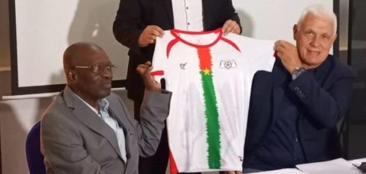 Maillots des Étalons : Puma ou Tovio ? La FBF lance un appel d’offres Maillots des Étalons : Puma ou Tovio ? La FBF lance un appel d’offres