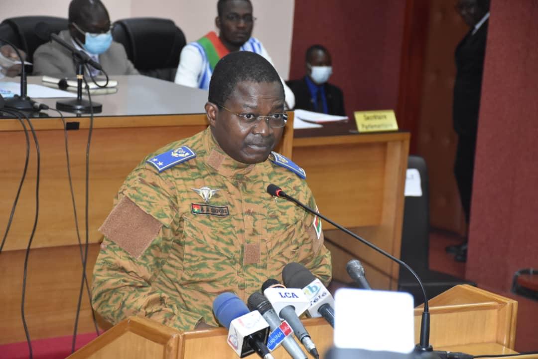 Burkina/Insécurité : « Le gouvernement a la conviction que nous sommes sur le bon chemin », rassure le ministre de la défense, le général Barthélémy Simporé Burkina/Insécurité : « Le gouvernement a la conviction que nous sommes sur le bon chemin », rassure le ministre de la défense, le général Barthélémy Simporé