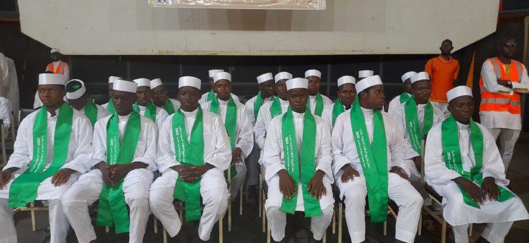 Institut Al-Farouq : 35 étudiants reçoivent leurs diplômes après mémorisation du Saint-Coran Institut Al-Farouq : 35 étudiants reçoivent leurs diplômes après mémorisation du Saint-Coran