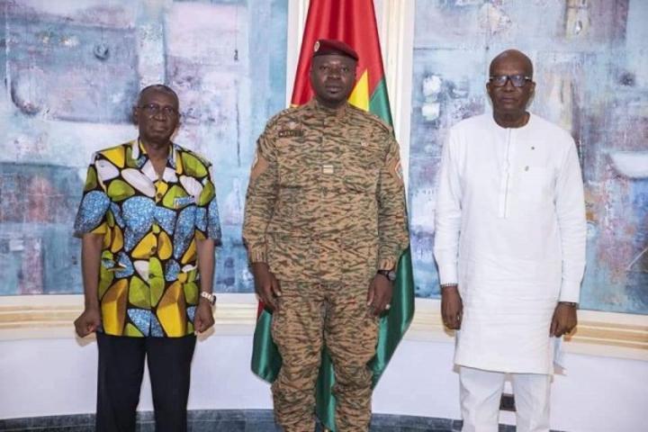Burkina Faso : Situation nationale, le colonel Damiba échange avec les anciens présidents Kaboré et Ouedraogo