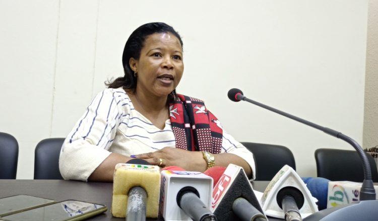 Monique Yéli Kam charge le lieutenant-colonel Paul-Henri Damiba Monique Yéli Kam charge le lieutenant-colonel Paul-Henri Damiba