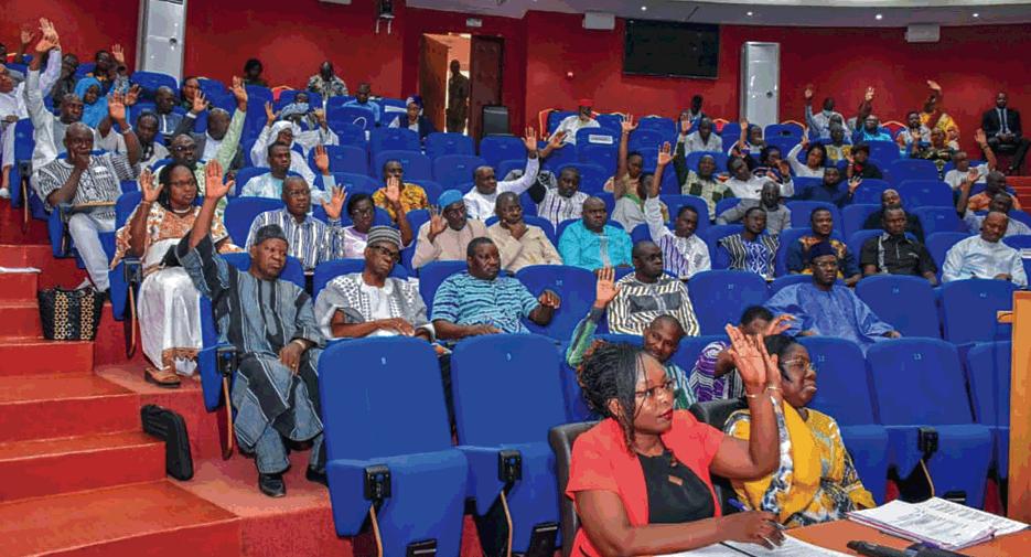 Statut de héros de la Nation: une loi adoptée pour magnifier les actes de bravoure Statut de héros de la Nation: une loi adoptée pour magnifier les actes de bravoure