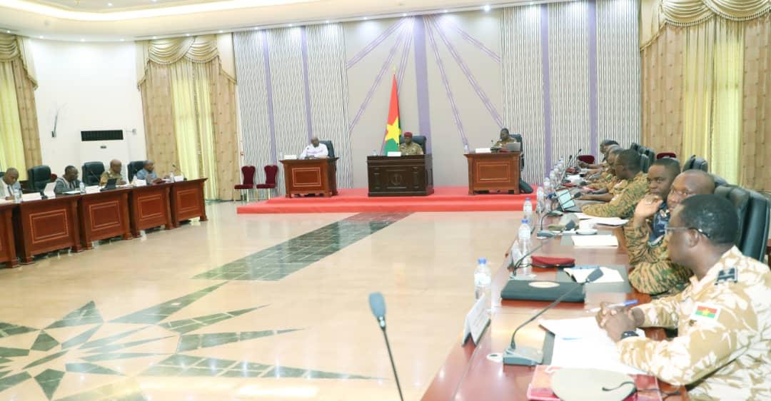 Conseil supérieur de la défense nationale : L’amélioration de la situation sécuritaire en ligne de mire Conseil supérieur de la défense nationale : L’amélioration de la situation sécuritaire en ligne de mire