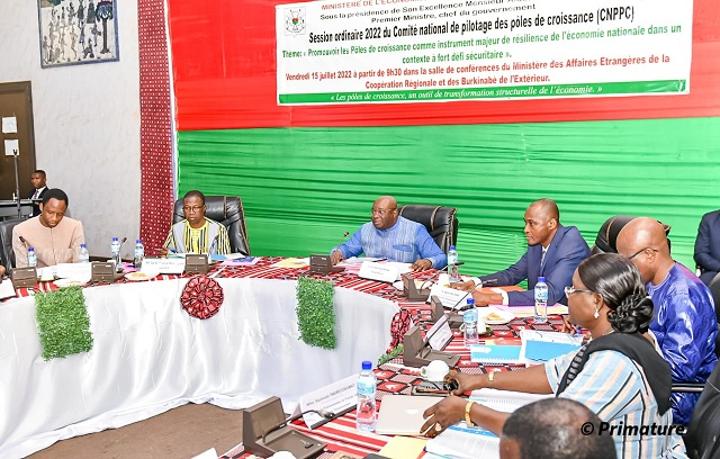 Pôles de croissance : Le Comité national de pilotage veut promouvoir les pôles de croissance comme instrument majeur de résilience de l'économie nationale Pôles de croissance : Le Comité national de pilotage veut promouvoir les pôles de croissance comme instrument majeur de résilience de l'économie nationale