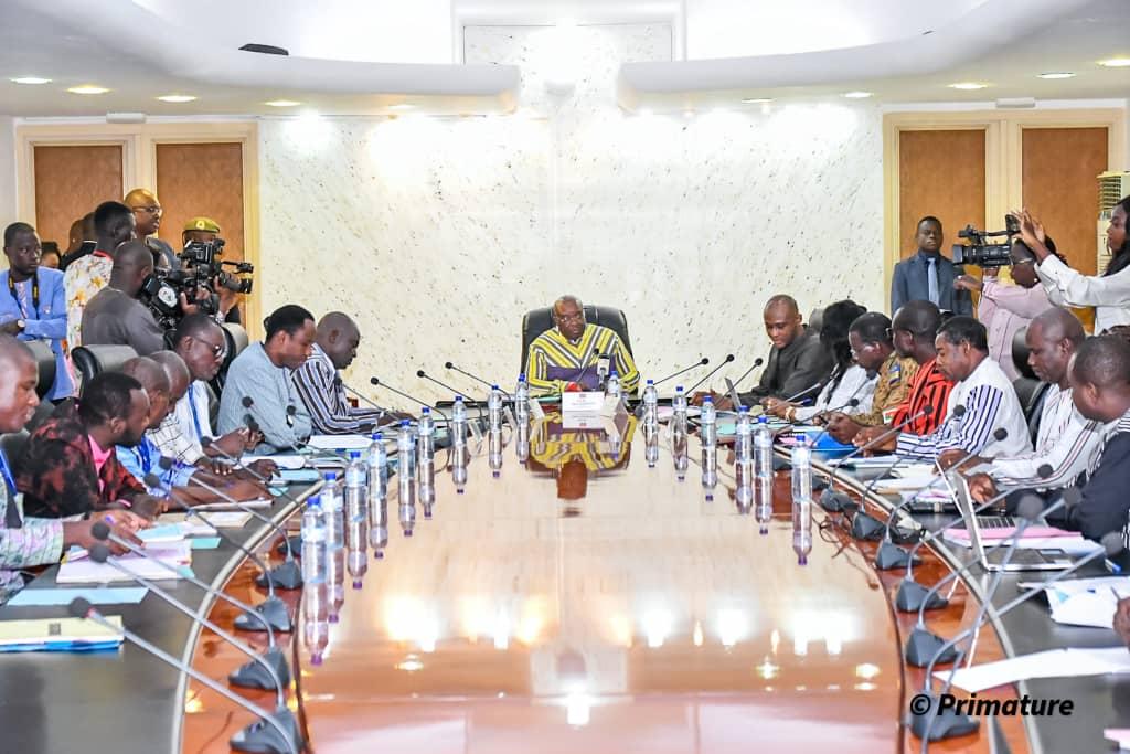 Première session de la commission de partenariat public-privé (PPP) : La mise en œuvre de la nouvelle loi PPP et le rapport d’exécution du programme PPP de 2016 au cœur des échanges Première session de la commission de partenariat public-privé (PPP) : La mise en œuvre de la nouvelle loi PPP et le rapport d’exécution du programme PPP de 2016 au cœur des échanges