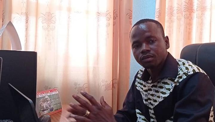 Parité euro-dollar : « Nos États doivent développer et diversifier l’offre locale des produits manufacturés », analyse Dr Irifaar Somé Parité euro-dollar : « Nos États doivent développer et diversifier l’offre locale des produits manufacturés », analyse Dr Irifaar Somé