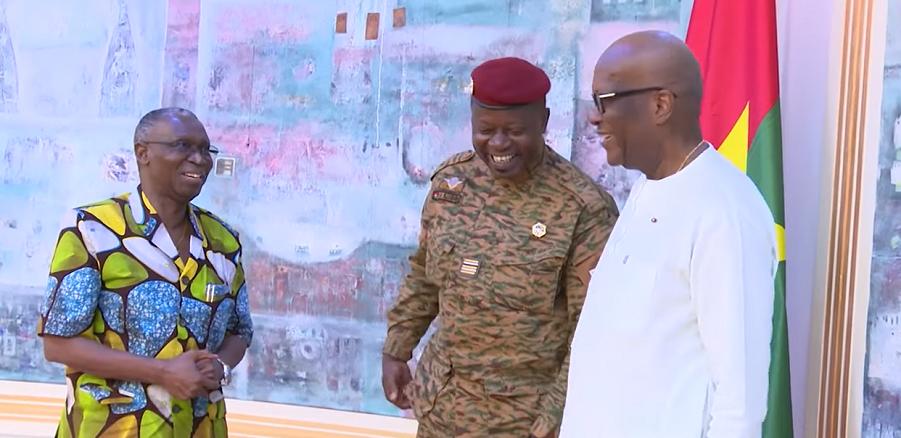 Réconciliation : Un citoyen propose au Président Damiba d’aller demander pardon à Roch Kaboré pour avoir pris le pouvoir de force Réconciliation : Un citoyen propose au Président Damiba d’aller demander pardon à Roch Kaboré pour avoir pris le pouvoir de force