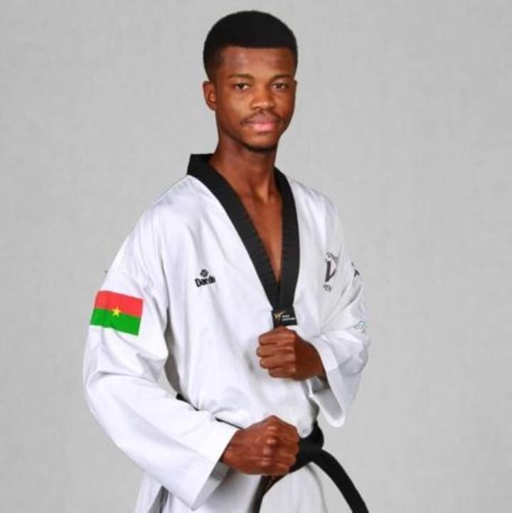 Championnat d’Afrique de Taekwondo 2022 : Une médaille d’argent de plus dans les armoires de Fayçal Sawadogo Championnat d’Afrique de Taekwondo 2022 : Une médaille d’argent de plus dans les armoires de Fayçal Sawadogo