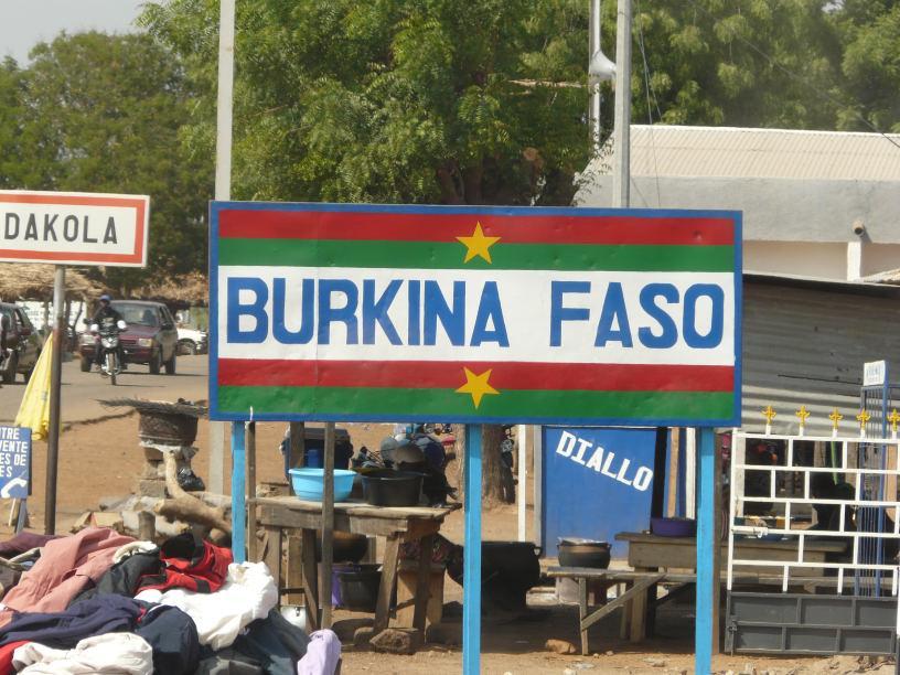 Insécurité au Burkina : Un braquage fait un mort et deux blessés à Dakola Insécurité au Burkina : Un braquage fait un mort et deux blessés à Dakola