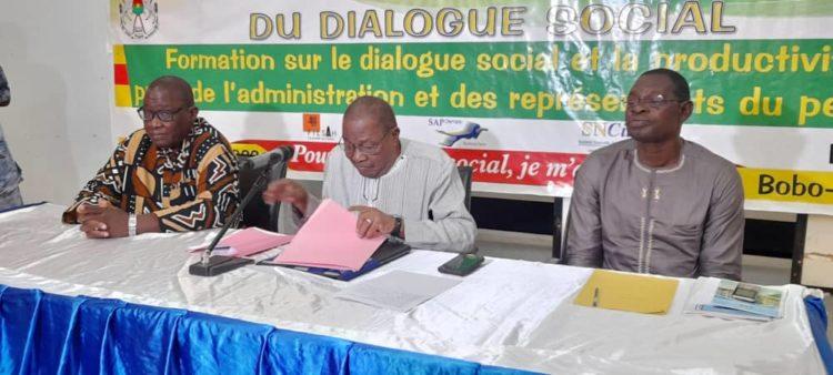 Le personnel et l’administration de FILSAH, SN CITEC et SAP Olympic à l’école du Haut Conseil du Dialogue Social Le personnel et l’administration de FILSAH, SN CITEC et SAP Olympic à l’école du Haut Conseil du Dialogue Social