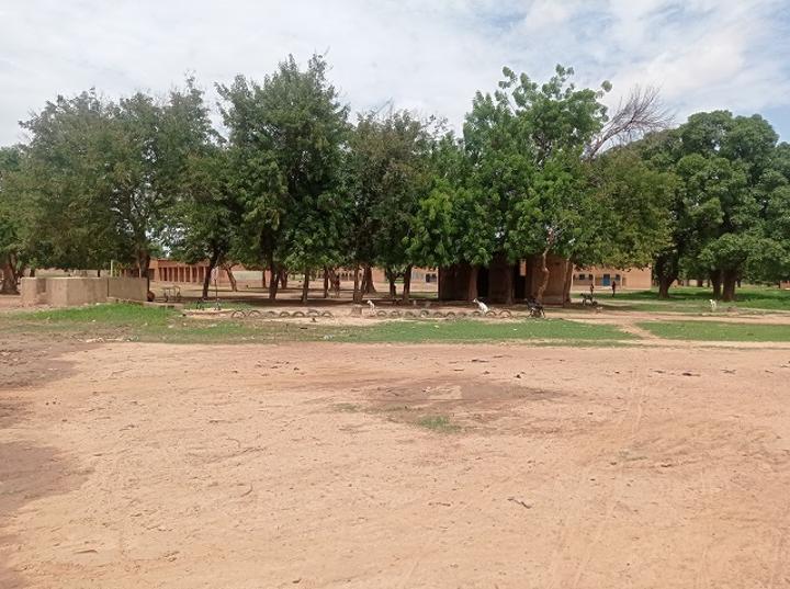 École primaire de Yilou : Des habitants de la localité dénoncent le morcèlement du domaine scolaire École primaire de Yilou : Des habitants de la localité dénoncent le morcèlement du domaine scolaire