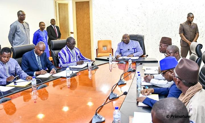 Salaire minimum interprofessionnel garanti (SMIG) au Burkina : Le gouvernement en négociation avec le patronat pour une éventuelle hausse Salaire minimum interprofessionnel garanti (SMIG) au Burkina : Le gouvernement en négociation avec le patronat pour une éventuelle hausse