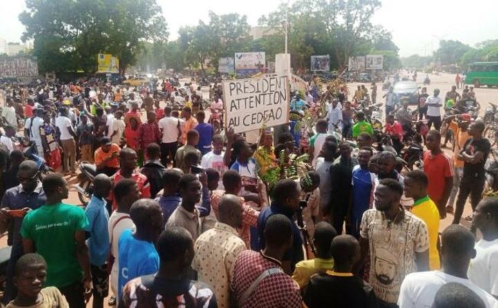 Bobo-Dioulasso : des manifestants exigent la désignation du capitaine Ibrahim Traoré pour conduire la Transition Bobo-Dioulasso : des manifestants exigent la désignation du capitaine Ibrahim Traoré pour conduire la Transition