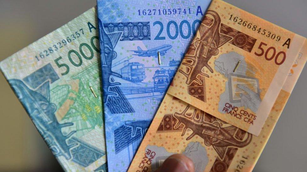 L’eco, la monnaie unique africaine, peu utile si calquée sur le fonctionnement du franc CFA? L’eco, la monnaie unique africaine, peu utile si calquée sur le fonctionnement du franc CFA?