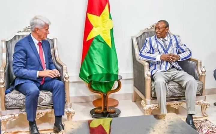 Coopération Burkina Faso-Russie : Le Premier ministre échange avec l’ambassadeur Alexey SALTYKOV