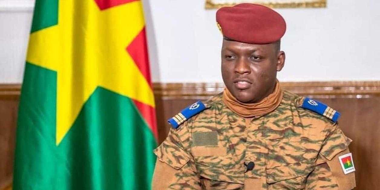 Au Burkina Faso, le capitaine Traoré remanie l’armée