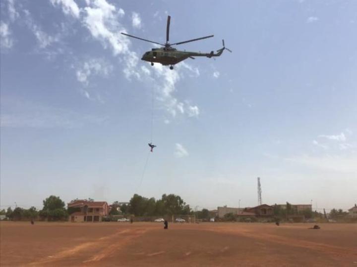 Démonstrations spectaculaires des éléments de l’unité spéciale d’intervention de la Gendarmerie nationale et des soldats du feu Démonstrations spectaculaires des éléments de l’unité spéciale d’intervention de la Gendarmerie nationale et des soldats du feu