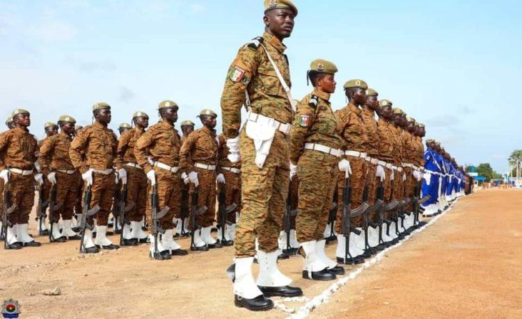 Centre d’instruction de la Gendarmerie nationale de Gaoua : La première cuvée des gendarmes auxiliaires prête pour servir la Nation Centre d’instruction de la Gendarmerie nationale de Gaoua : La première cuvée des gendarmes auxiliaires prête pour servir la Nation
