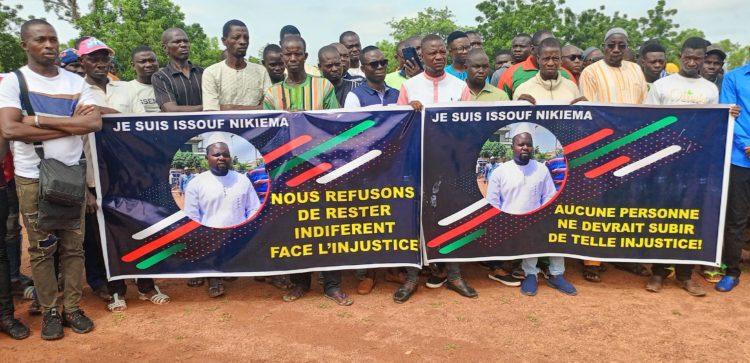 Komsilga : Des jeunes appellent à la cohésion sociale et mobilisent un fonds pour l’effort de paix Komsilga : Des jeunes appellent à la cohésion sociale et mobilisent un fonds pour l’effort de paix