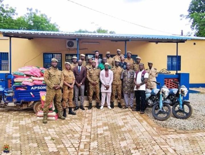 Effort de paix : 4TD SECURITE et IBH DISTRIBUTION soutiennent la Gendarmerie nationale par des dons de vivres et de motocyclettes Effort de paix : 4TD SECURITE et IBH DISTRIBUTION soutiennent la Gendarmerie nationale par des dons de vivres et de motocyclettes