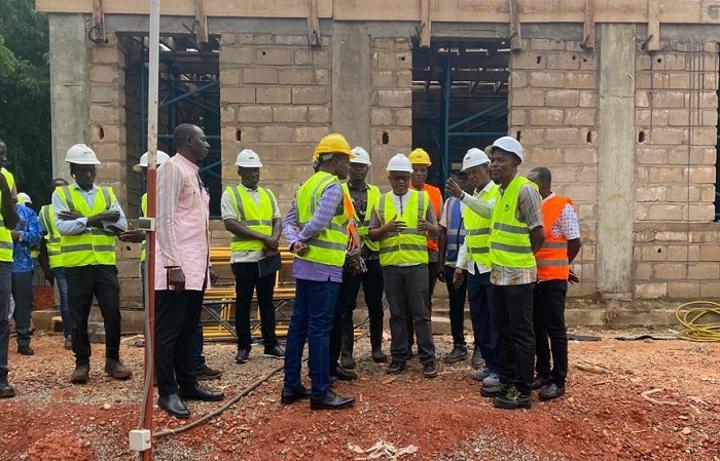 Construction du centre de radiothérapie de Bobo-Dioulasso : « Le chantier est en souffrance », selon le ministre de la Santé Construction du centre de radiothérapie de Bobo-Dioulasso : « Le chantier est en souffrance », selon le ministre de la Santé
