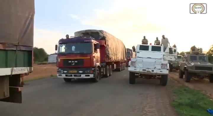 Burkina - Niger : Plus de 300 camions de marchandises convoyés au Niger Burkina - Niger : Plus de 300 camions de marchandises convoyés au Niger
