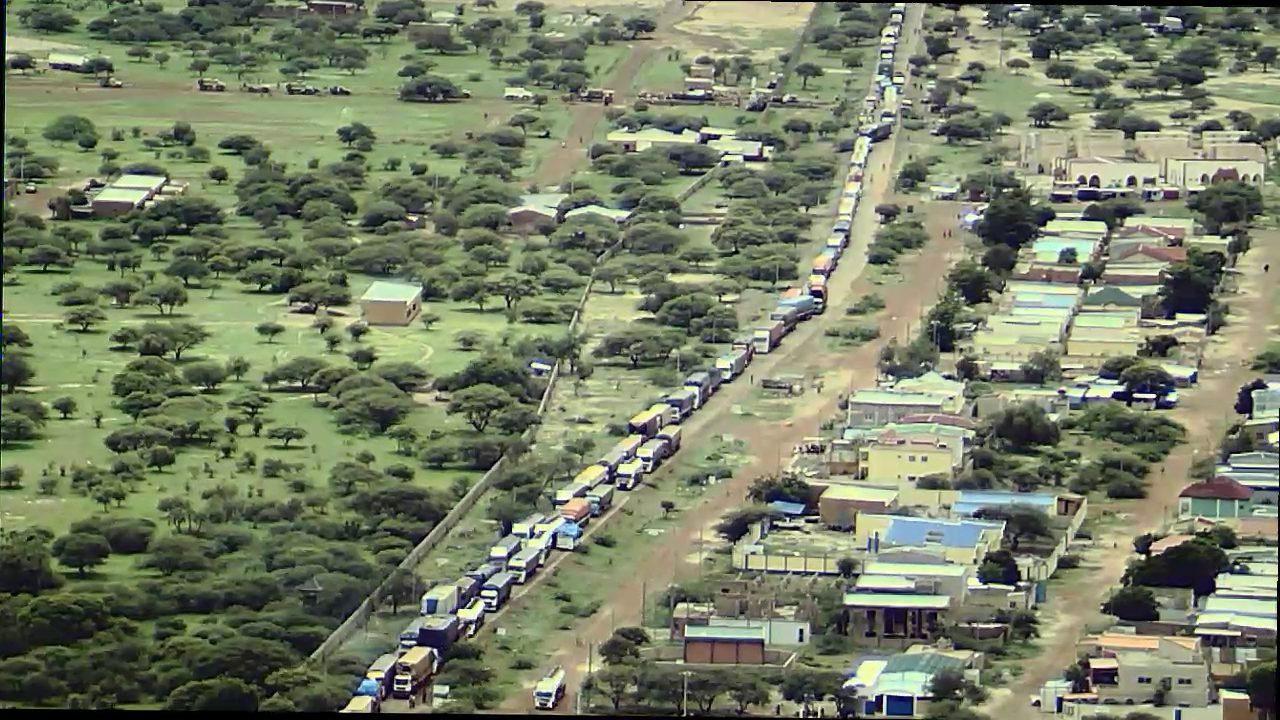 Niger : l'armée organise un convoyage de camions de marchandises depuis le Burkina Faso Niger : l'armée organise un convoyage de camions de marchandises depuis le Burkina Faso