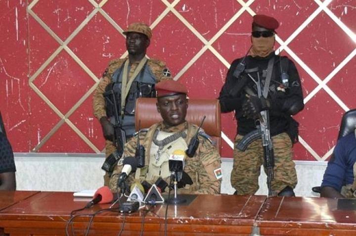 Crise au Burkina Faso : un burkinabé Se Lève Contre un Régime Putschiste et ses Mensonges à la Wagner Crise au Burkina Faso : un burkinabé Se Lève Contre un Régime Putschiste et ses Mensonges à la Wagner