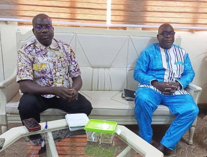 Burkina : La faîtière unique des transporteurs routiers s'engage à mettre fin aux transformations anarchiques des véhicules Burkina : La faîtière unique des transporteurs routiers s'engage à mettre fin aux transformations anarchiques des véhicules