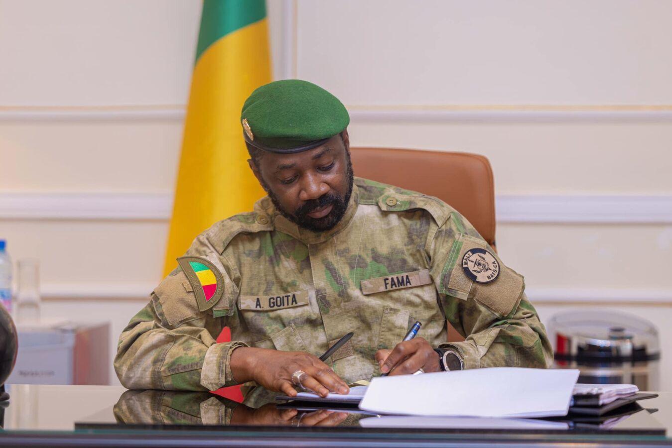Le Mali, le Burkina et le Niger annoncent la création d'une alliance de défense collective Le Mali, le Burkina et le Niger annoncent la création d'une alliance de défense collective