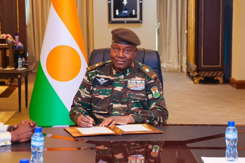 Signature de la Charte du Liptako Gourma : Une nouvelle alliance entre le Niger, le Burkina Faso et le Mali pour la sécurité et la défense Signature de la Charte du Liptako Gourma : Une nouvelle alliance entre le Niger, le Burkina Faso et le Mali pour la sécurité et la défense