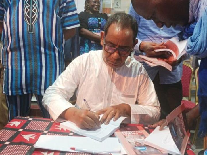 Littérature : Ag Ibrahim Mohamed rend hommage aux femmes des mines à travers « Les pépites d’Essakane » Littérature : Ag Ibrahim Mohamed rend hommage aux femmes des mines à travers « Les pépites d’Essakane »