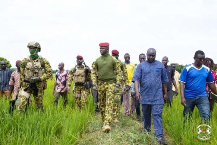 Campagne agricole : Le Chef de l’Etat encourage les producteurs rizicoles de Koho Yabiro Campagne agricole : Le Chef de l’Etat encourage les producteurs rizicoles de Koho Yabiro
