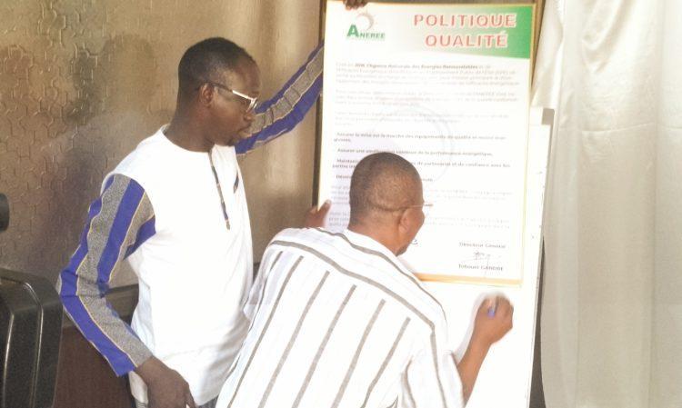 Offres de services de qualité des EPE du Burkina : L’ANEREE signe sa partition avec sa politique qualité Offres de services de qualité des EPE du Burkina : L’ANEREE signe sa partition avec sa politique qualité