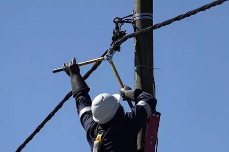 En Afrique de l’Ouest, les efforts d’électrification sont plombés par la faiblesse des réseaux de transport En Afrique de l’Ouest, les efforts d’électrification sont plombés par la faiblesse des réseaux de transport