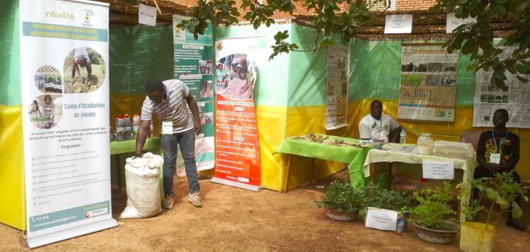 Valorisation des recherches sur les bio pesticides d’origine végétale : 48h d’échanges entre chercheurs et producteurs Valorisation des recherches sur les bio pesticides d’origine végétale : 48h d’échanges entre chercheurs et producteurs
