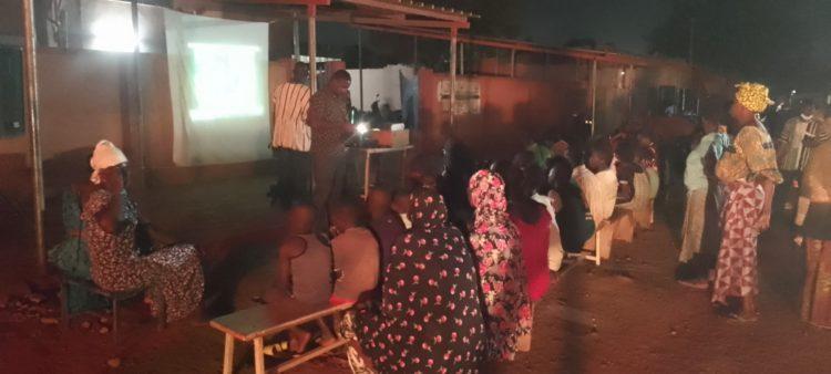 Lutte contre le paludisme : Une projection vidéo pour sensibiliser dans le secteur 8 de Ouagadougou Lutte contre le paludisme : Une projection vidéo pour sensibiliser dans le secteur 8 de Ouagadougou