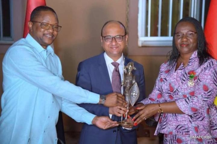 Fait Officier de l’Ordre de l’Etalon, l’ambassadeur égyptien EL-KHOULI reçoit la première décoration de sa carrière au Burkina Faso Fait Officier de l’Ordre de l’Etalon, l’ambassadeur égyptien EL-KHOULI reçoit la première décoration de sa carrière au Burkina Faso