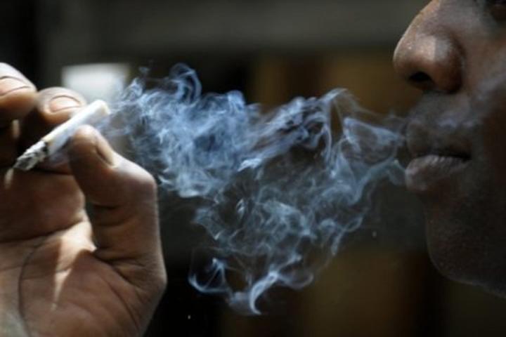 Le ministre du Commerce rappelle l'interdiction de la vente de tabac aux moins de 18 ans Le ministre du Commerce rappelle l'interdiction de la vente de tabac aux moins de 18 ans