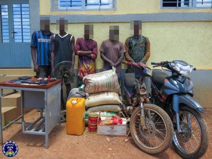 Ouagadougou : Cinq présumés malfrats spécialisés dans les vols à main armée et vols avec effraction Ouagadougou : Cinq présumés malfrats spécialisés dans les vols à main armée et vols avec effraction