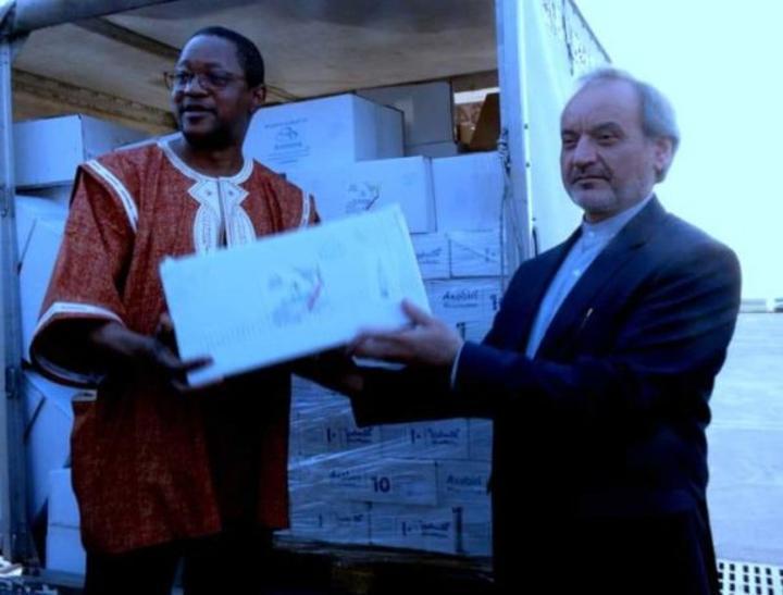 Téhéran offre 4 conteneurs de médicaments et produits alimentaires au peuple burkinabè Téhéran offre 4 conteneurs de médicaments et produits alimentaires au peuple burkinabè