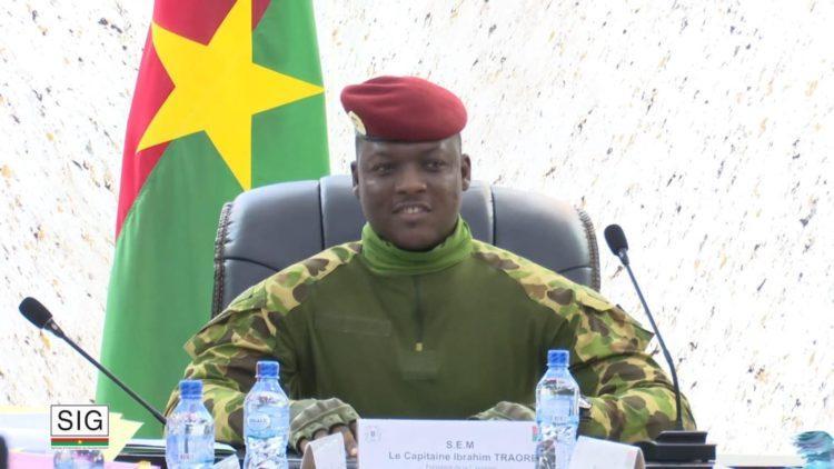 Le Capitaine Ibrahim Traoré félicite Iron Biby pour son sacre mondial Le Capitaine Ibrahim Traoré félicite Iron Biby pour son sacre mondial