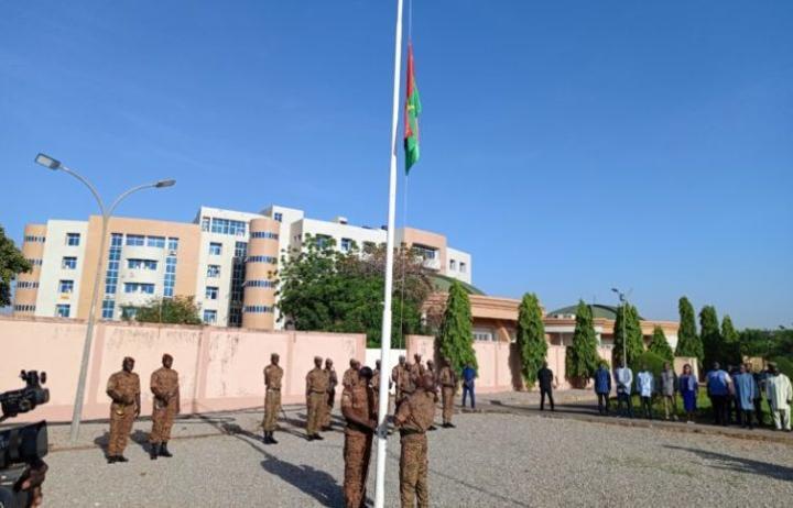 Ibrahim Traoré est venu redonner au drapeau burkinabè les vertus qu’il avait perdues, selon Me Kyélem de Tambèla Ibrahim Traoré est venu redonner au drapeau burkinabè les vertus qu’il avait perdues, selon Me Kyélem de Tambèla